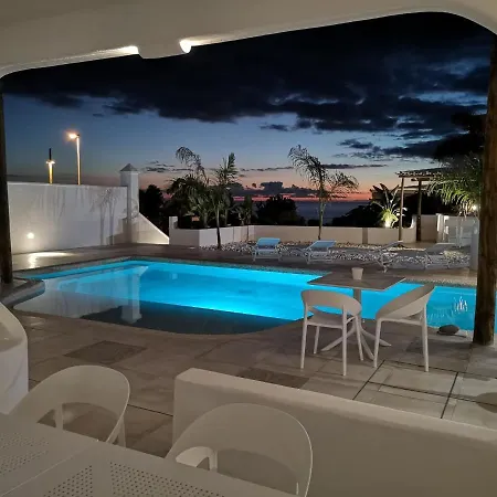 Relax In Style شقة فندقية *